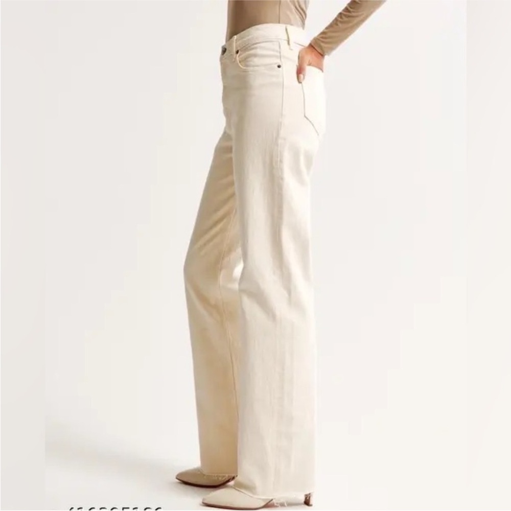 Nearly-New Cream Abercrombie 90s Relaxed High Rise 31 / 12